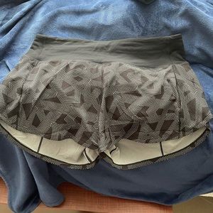 Lululemon black and grey pattern speed up shorts